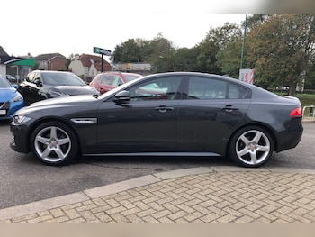 Used Jaguar XE 2016 for sale - 76085453: Photo 4