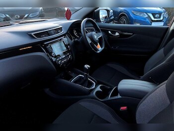Used Nissan Qashqai 2020 for sale - 76239247: Photo 2