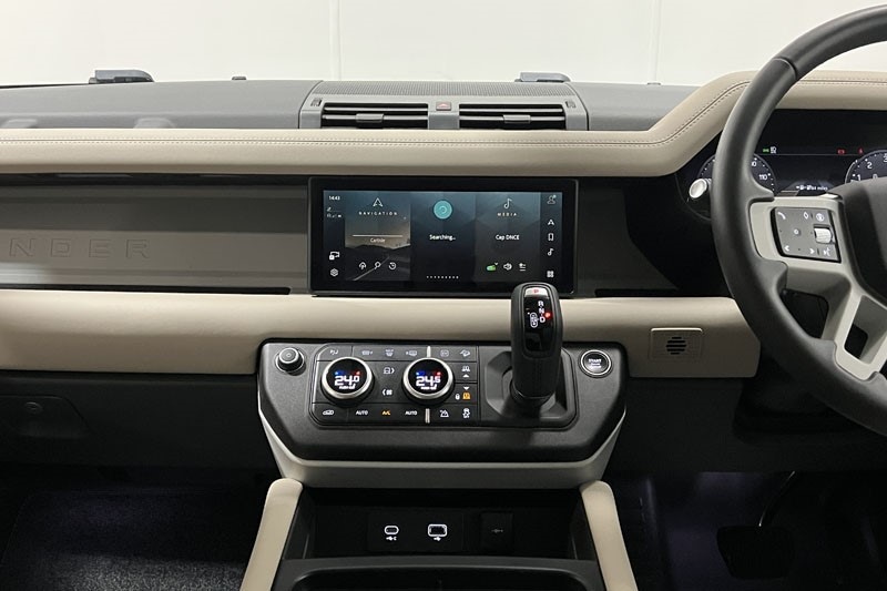 Used Land Rover Defender 2024 for sale - 78028107: Photo 13