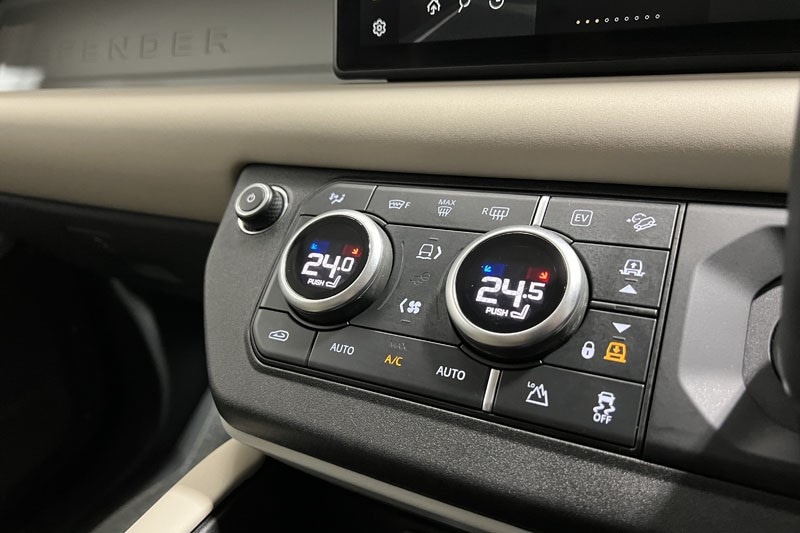 Used Land Rover Defender 2024 for sale - 78028107: Photo 31