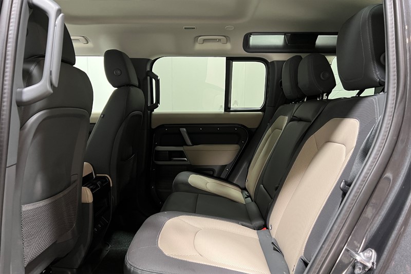 Used Land Rover Defender 2024 for sale - 78028107: Photo 4