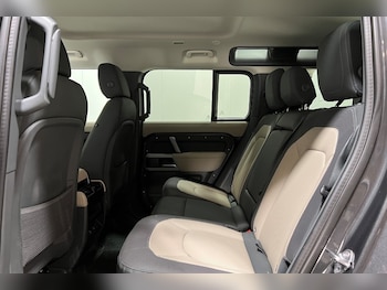 Used Land Rover Defender 2024 for sale - 78028107: Photo