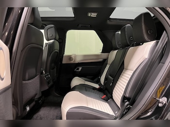 Used Land Rover Discovery 2024 for sale - 77198359: Photo