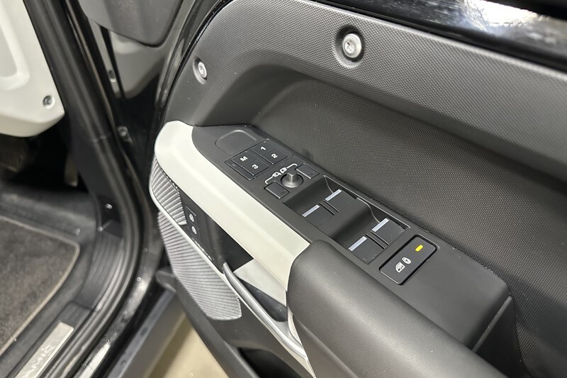 Used Land Rover Defender 2024 for sale - 78131487: Photo 23