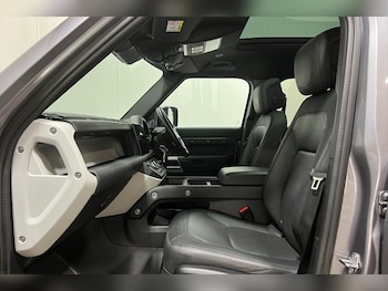 Used Land Rover Defender 2024 for sale - 77965398: Photo