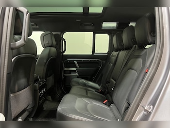 Used Land Rover Defender 2024 for sale - 77965398: Photo