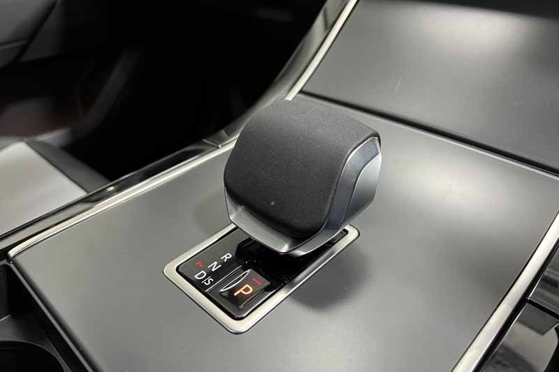 Used Land Rover Range Rover Velar 2025 for sale - 76981468: Photo 13