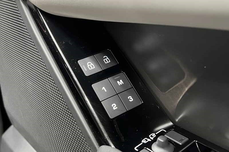 Used Land Rover Range Rover Velar 2025 for sale - 76981468: Photo 23