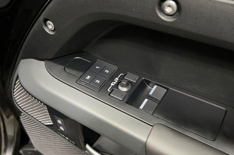 Used Land Rover Defender 2024 for sale - 77665226: Photo 23