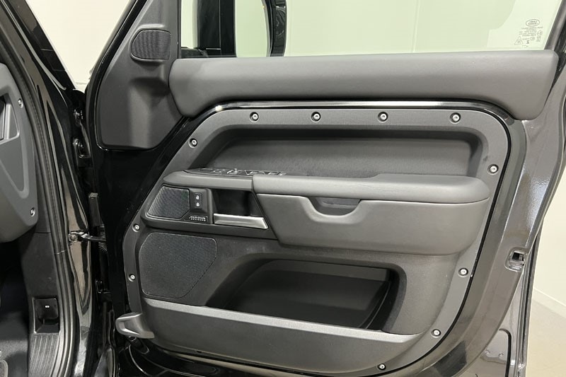 Used Land Rover Defender 2025 for sale - 77830039: Photo 21