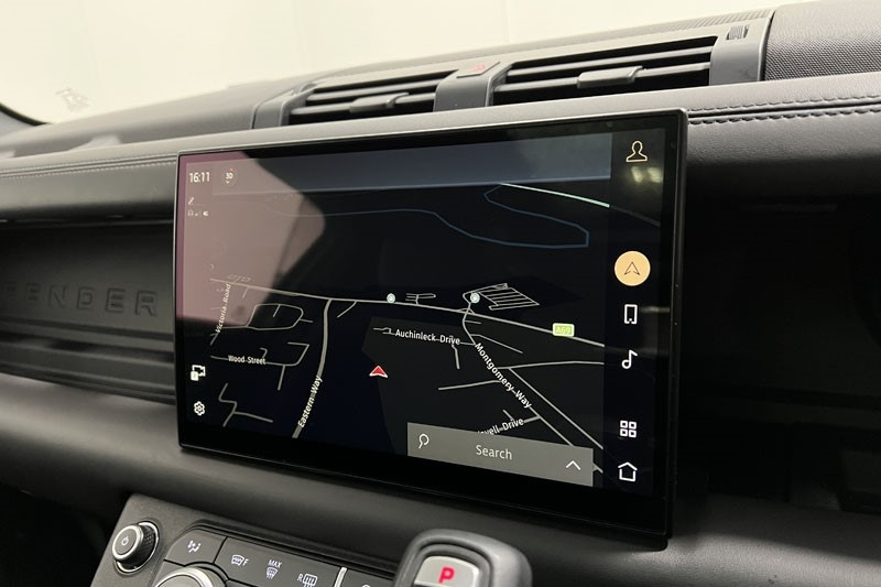 Used Land Rover Defender 2023 for sale - 76982348: Photo 11