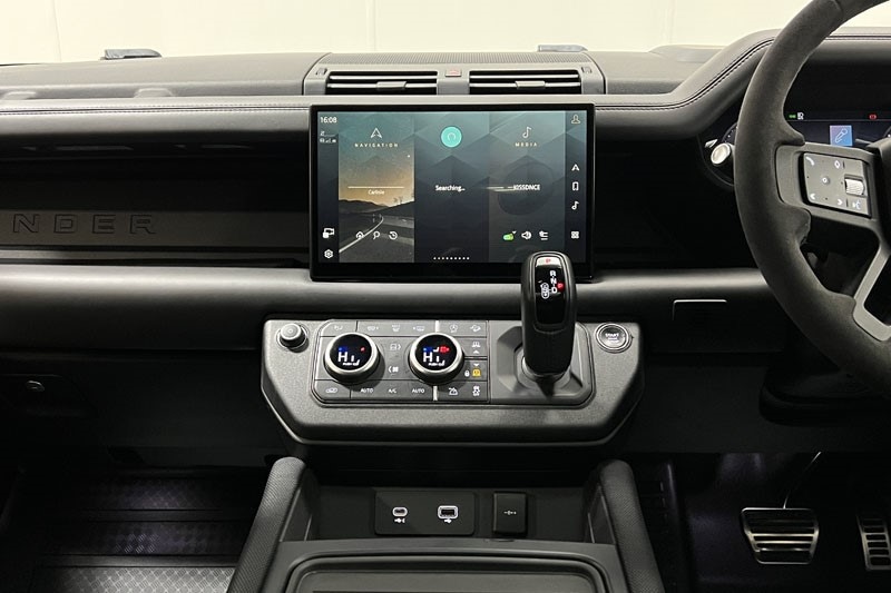 Used Land Rover Defender 2023 for sale - 76982348: Photo 14