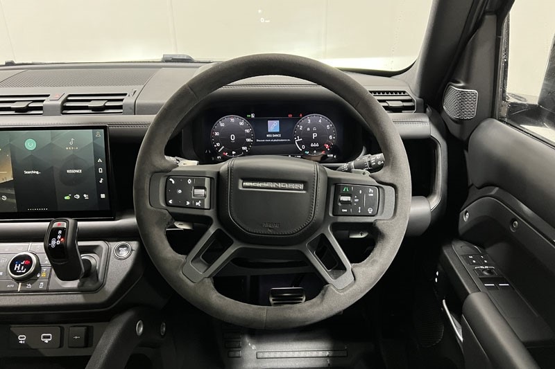 Used Land Rover Defender 2023 for sale - 76982348: Photo 15