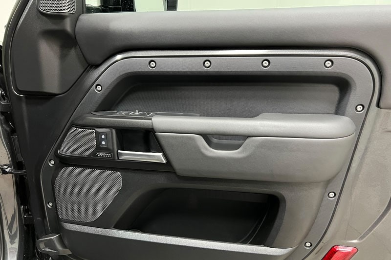 Used Land Rover Defender 2023 for sale - 76982348: Photo 21