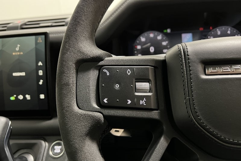 Used Land Rover Defender 2023 for sale - 76982348: Photo 29