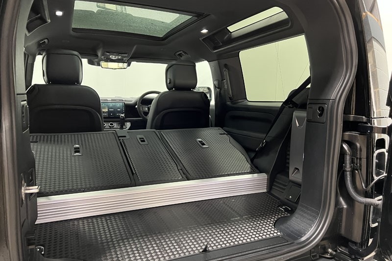 Used Land Rover Defender 2023 for sale - 76982348: Photo 50