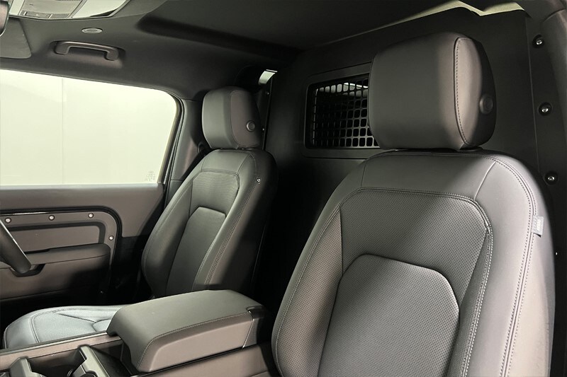 Used Land Rover Defender 2025 for sale - 77420555: Photo 4