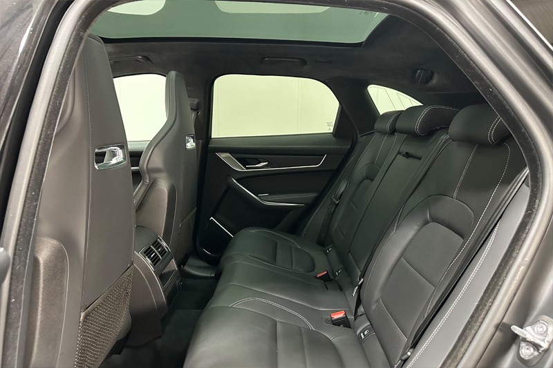 Used Jaguar F-Pace 2023 for sale - 76980924: Photo 4