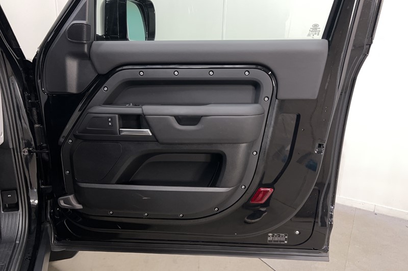 Used Land Rover Defender 2025 for sale - 77619329: Photo 23