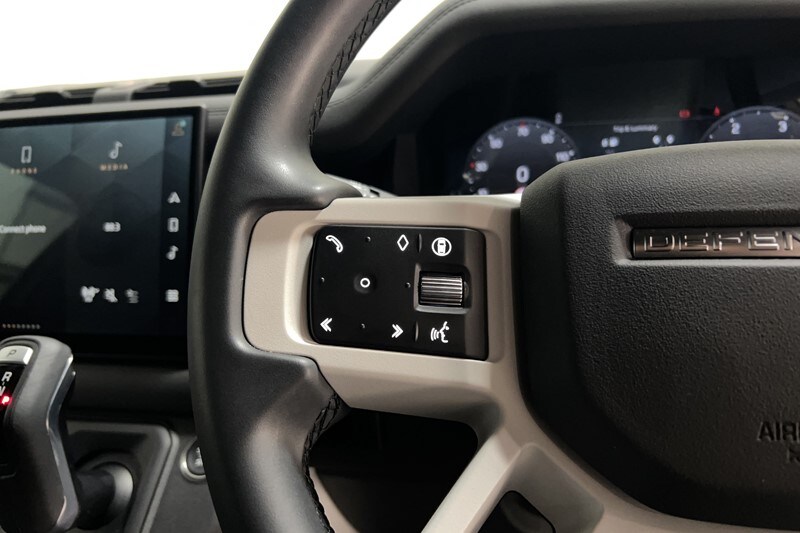 Used Land Rover Defender 2025 for sale - 77619329: Photo 32