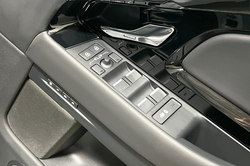 Used Land Rover Range Rover Evoque 2025 for sale - 77336040: Photo 23