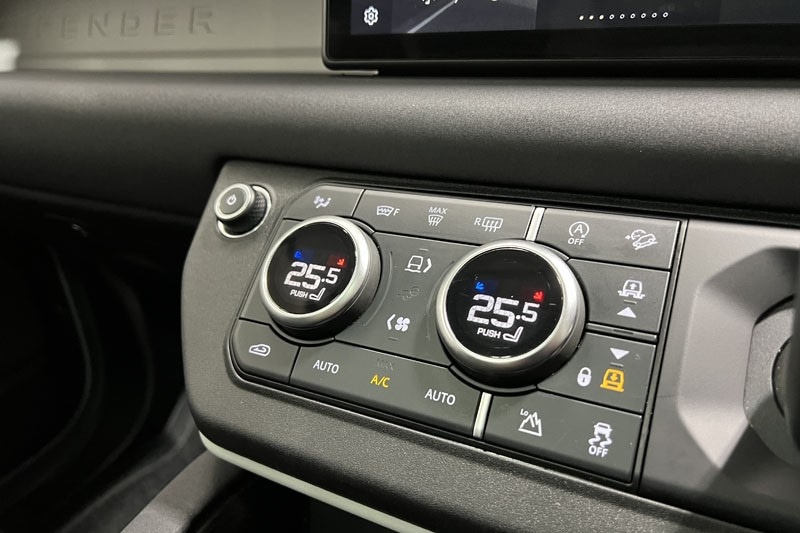 Used Land Rover Defender 2022 for sale - 77005522: Photo 32