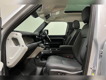 Used Land Rover Defender 2022 for sale - 77005522: Photo