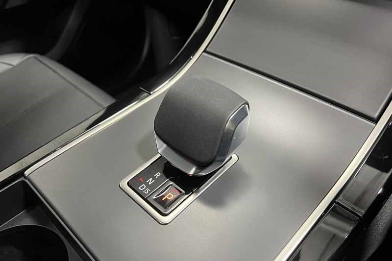 Used Land Rover Range Rover Velar 2025 for sale - 76981793: Photo 13