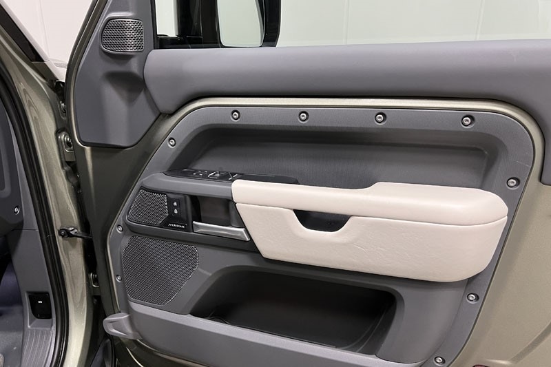 Used Land Rover Defender 2024 for sale - 76981943: Photo 21