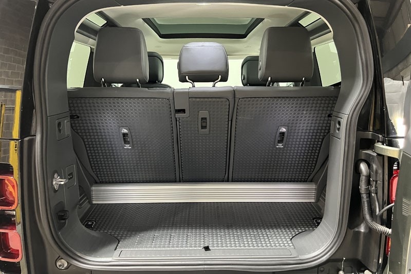 Used Land Rover Defender 2024 for sale - 76981943: Photo 38