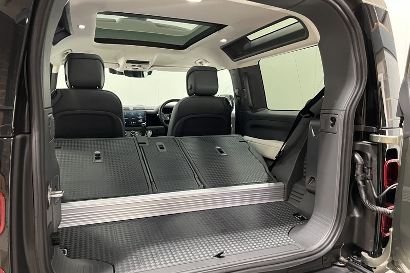 Used Land Rover Defender 2024 for sale - 76981943: Photo 40