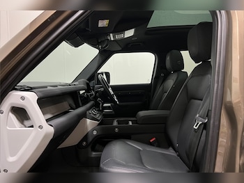 Used Land Rover Defender 2023 for sale - 79067211: Photo