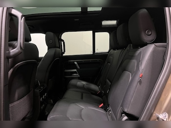 Used Land Rover Defender 2023 for sale - 79067211: Photo