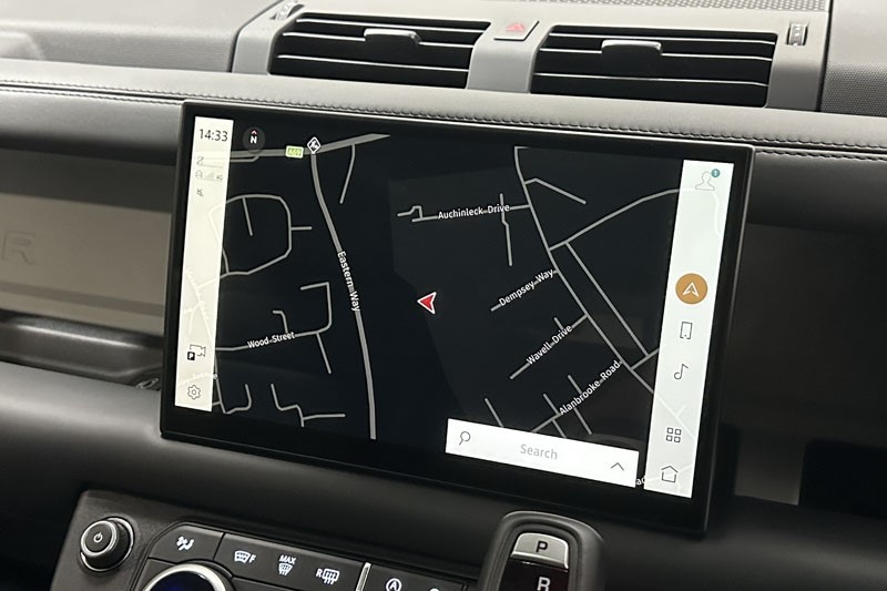 Used Land Rover Defender 2024 for sale - 76982434: Photo 11