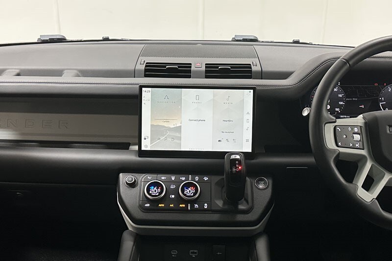 Used Land Rover Defender 2024 for sale - 76982434: Photo 14