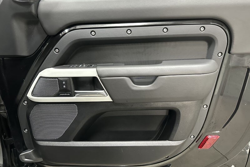 Used Land Rover Defender 2024 for sale - 76982434: Photo 22