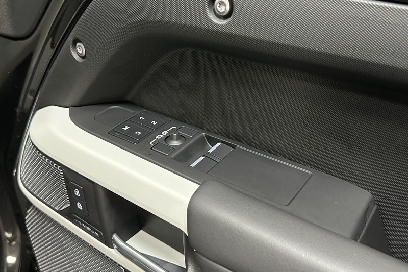 Used Land Rover Defender 2024 for sale - 76982434: Photo 23