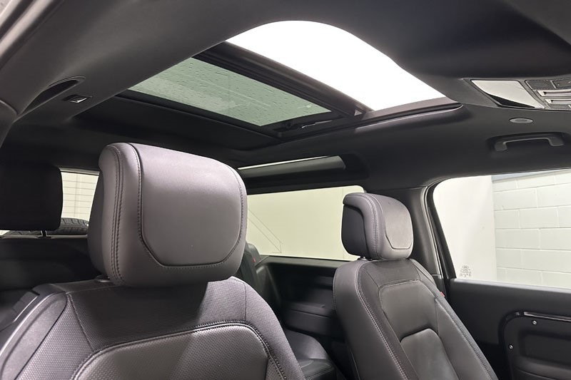 Used Land Rover Defender 2024 for sale - 76982434: Photo 28