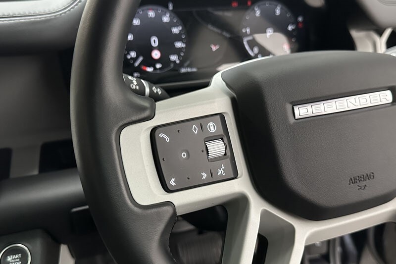 Used Land Rover Defender 2024 for sale - 76982434: Photo 30