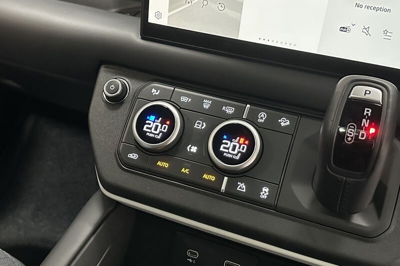 Used Land Rover Defender 2024 for sale - 76982434: Photo 32