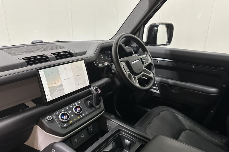 Used Land Rover Defender 2024 for sale - 76982434: Photo 40