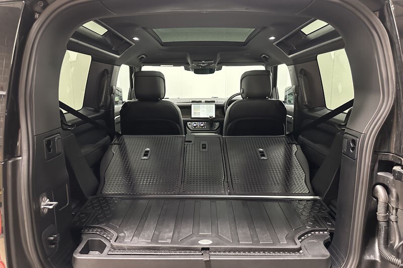 Used Land Rover Defender 2024 for sale - 76982434: Photo 44