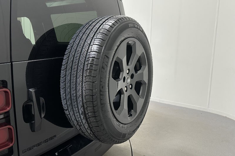 Used Land Rover Defender 2024 for sale - 76982434: Photo 45