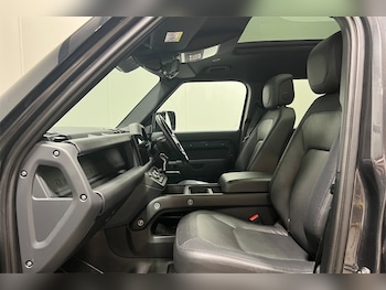 Used Land Rover Defender 2023 for sale - 79208656: Photo