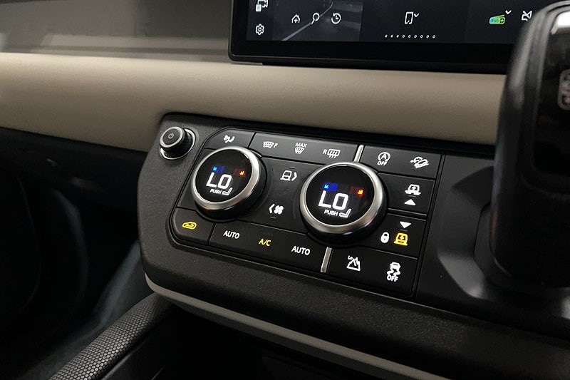 Used Land Rover Defender 2021 for sale - 77803961: Photo 32