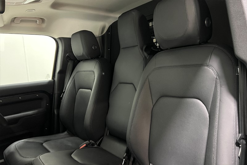 Used Land Rover Defender 2022 for sale - 77225280: Photo 4