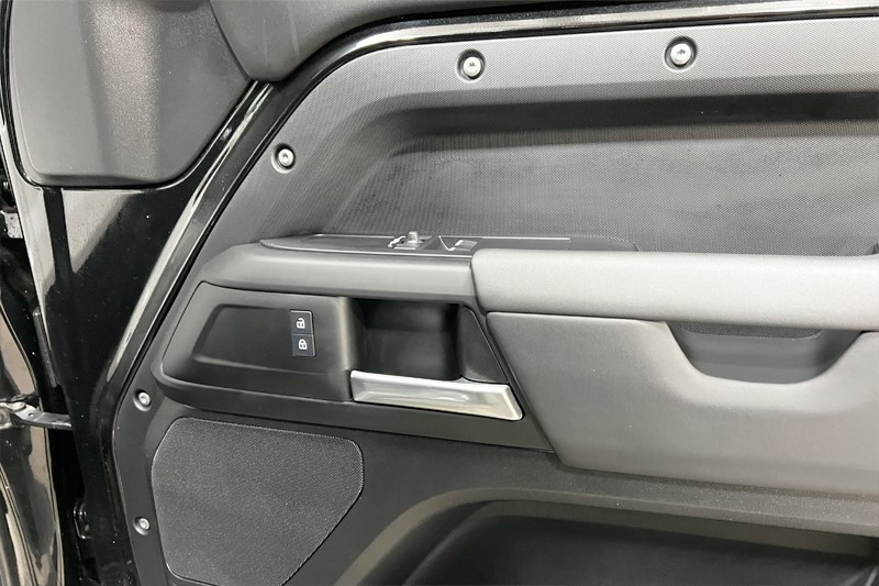 Used Land Rover Defender 2025 for sale - 77033009: Photo 30