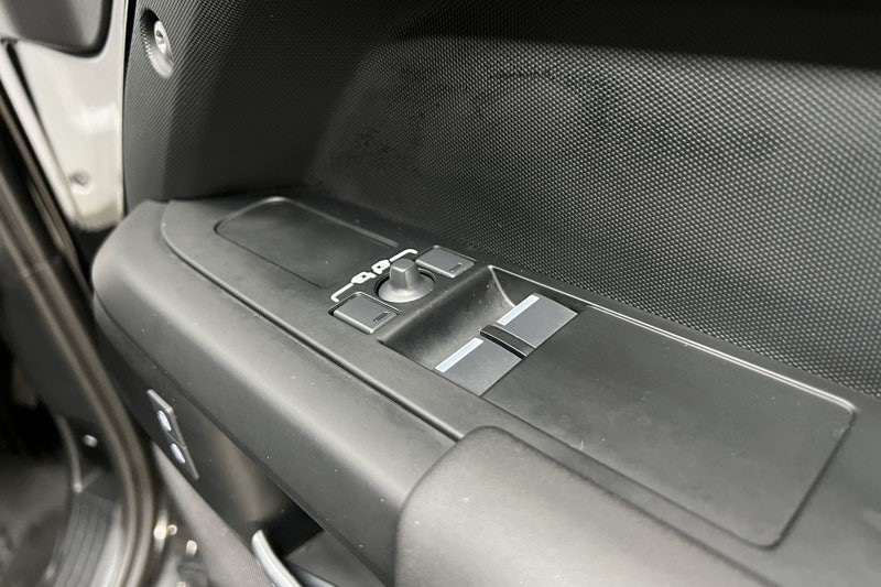 Used Land Rover Defender 2025 for sale - 77033009: Photo 31