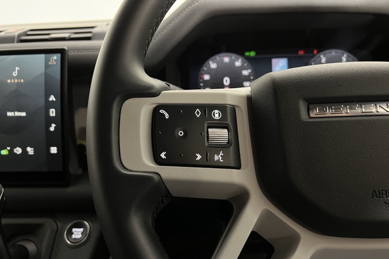 Used Land Rover Defender 2025 for sale - 77033009: Photo 32