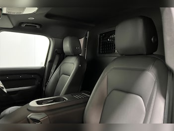 Used Land Rover Defender 2025 for sale - 77033009: Photo